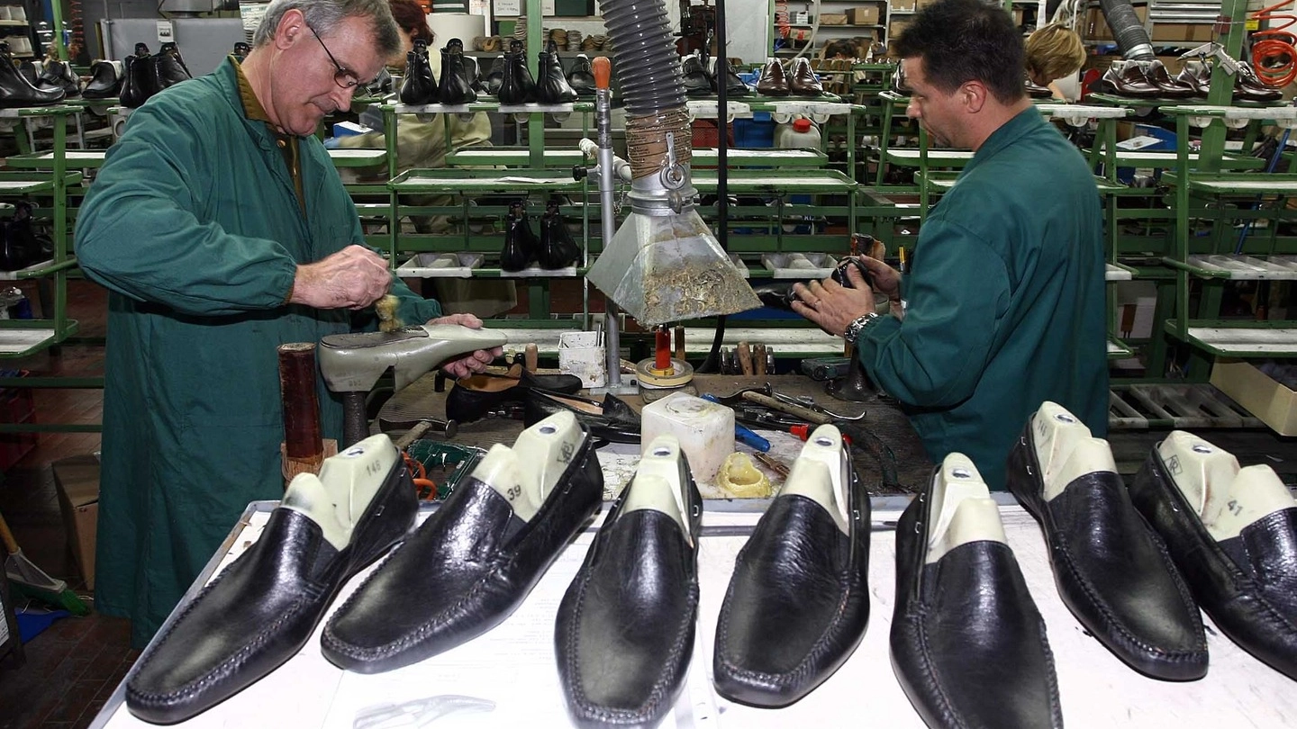 Lavorazione delle scarpe (Foto Germogli)