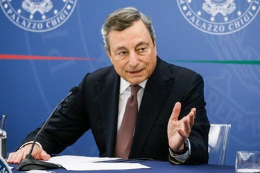 Draghi: "Green pass sarà esteso. Sì a obbligo vaccinale. Violenza no vax odiosa"