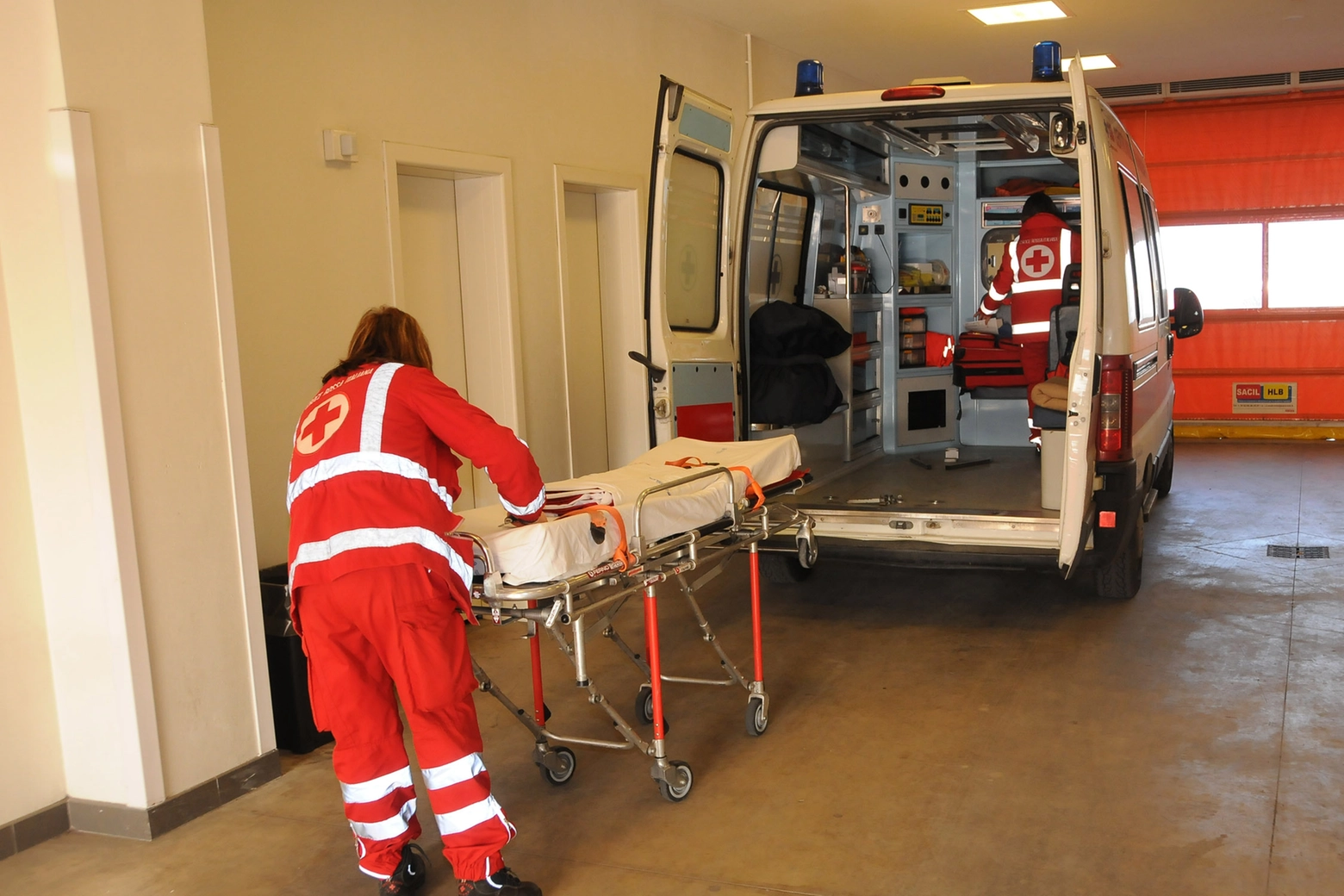 Un'ambulanza al pronto soccorso, foto generica