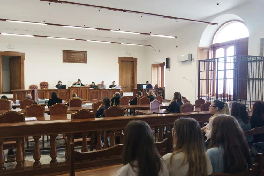 Un’udienza al palazzo di giustizia di Fermo (Foto archivio)