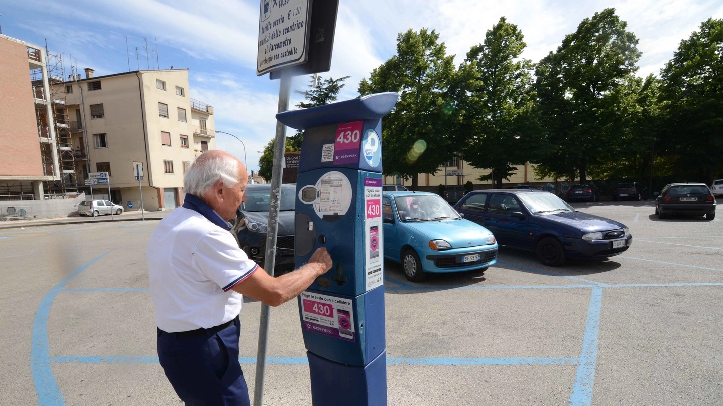 Rovigo, un parcometro senza bancomat (Foto Donzelli)