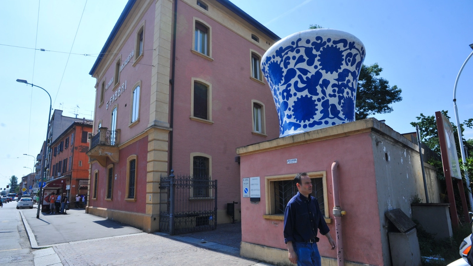 La sede della Amarena Fabbri in via Emilia Ponente, con il vaso andato a rifarsi il trucco