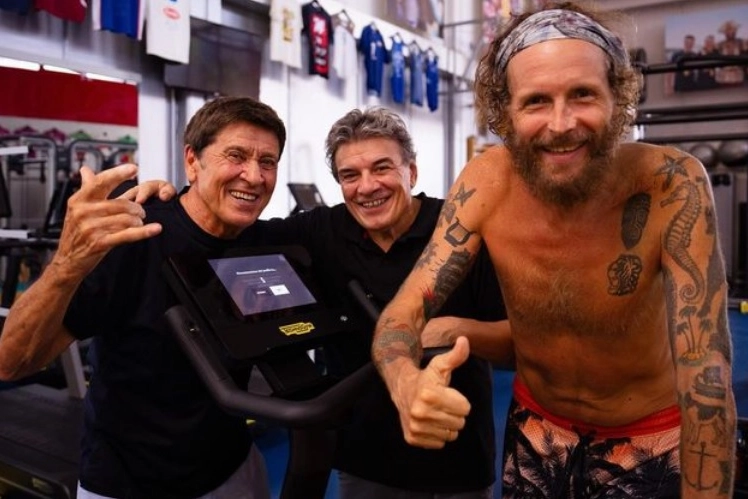 Morandi, Jovanotti e, al centro, il fisioterapista Fabrizio Borra