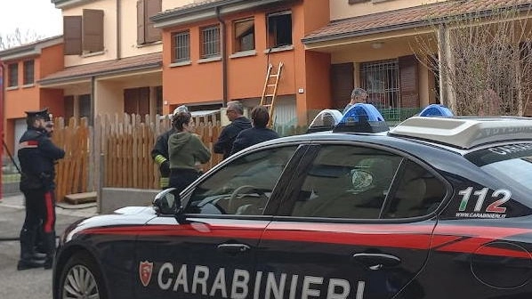 L’intervento di carabinieri e vigili del fuoco ieri in via Baratti