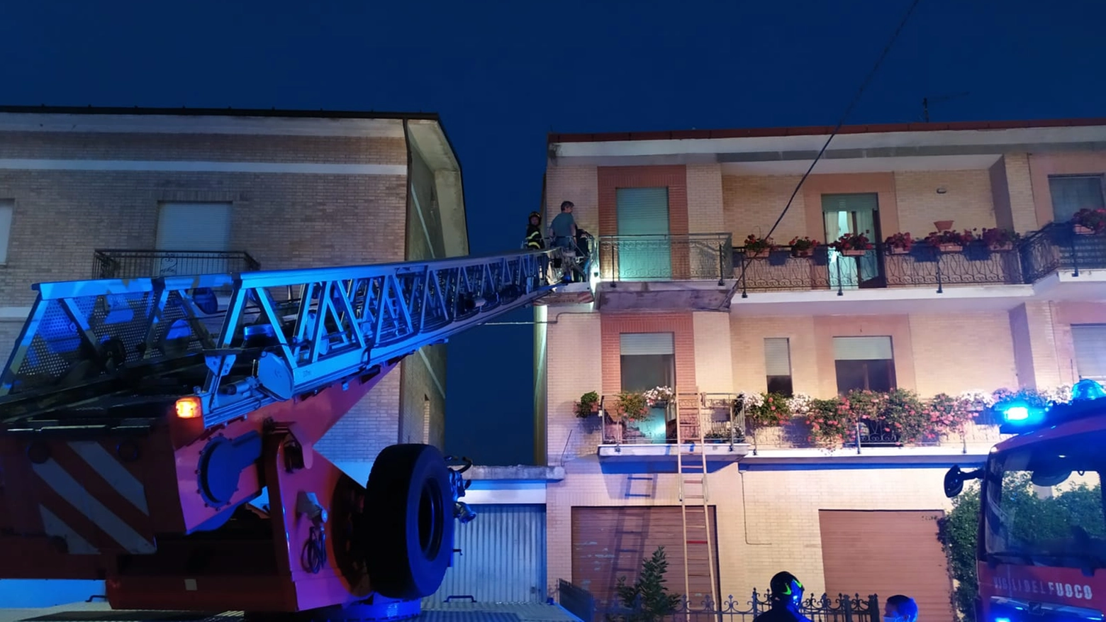 Monte Vidon Corrado, 6 persone salvate dai pompieri (Zeppilli)
