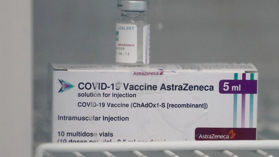 Il vaccino AstraZeneca (Ansa)