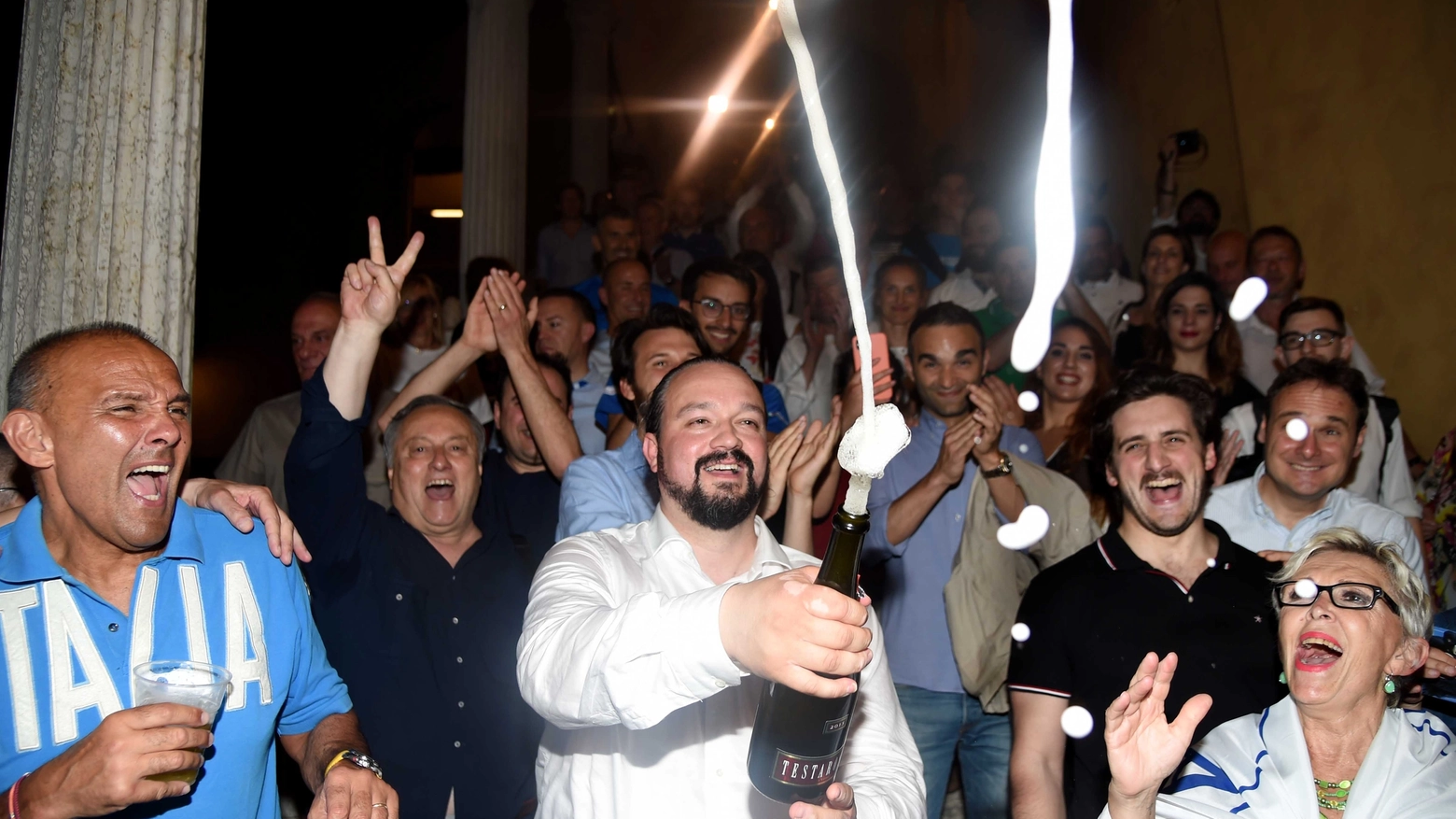 Elezioni comunali, il candidato leghista batte Modonesi con il 56,77% e scoppia la festa: "Sono entusiasta, subito al lavoro"