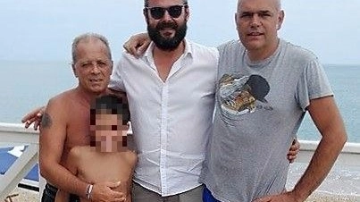 Porto Potenza, salva un bagnante: Uggè con il nipote, il cognato e Roberto Ruggeri
