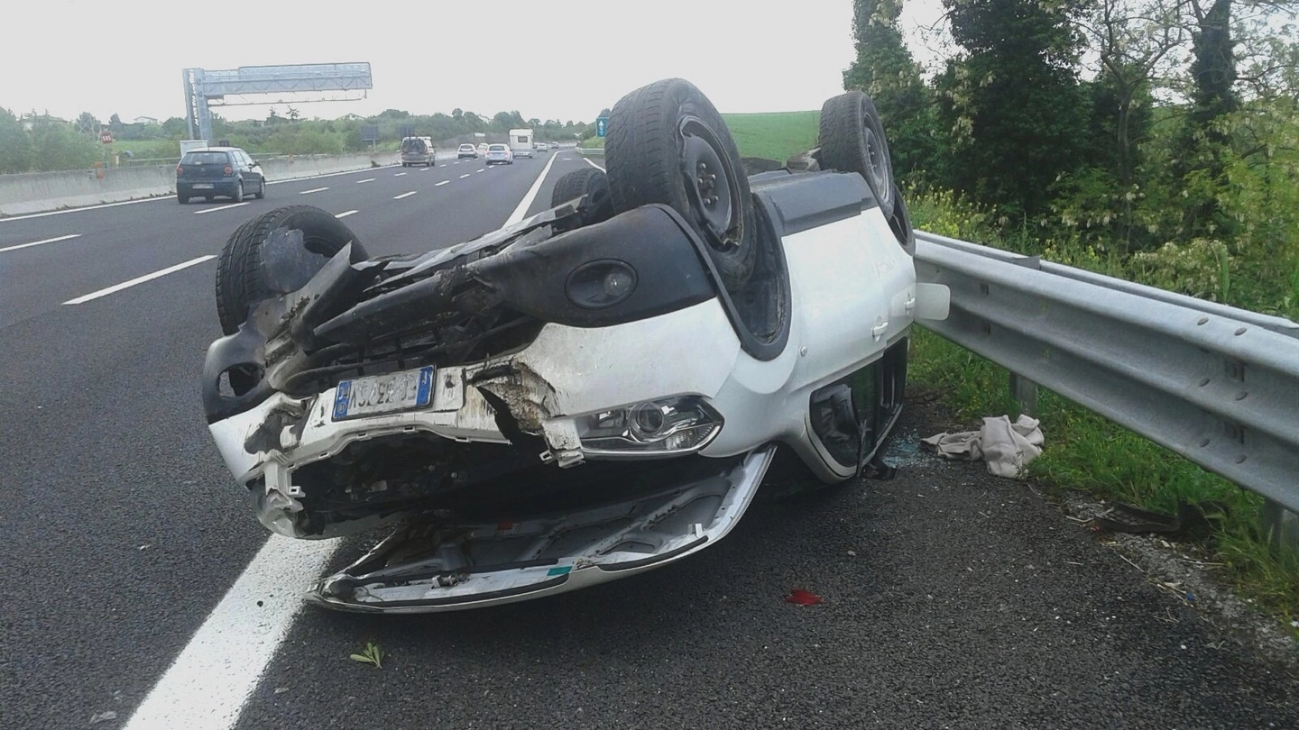 L’incidente sull’A14, all’altezza di Porto Sant’Elpidio (Foto Zeppilli)