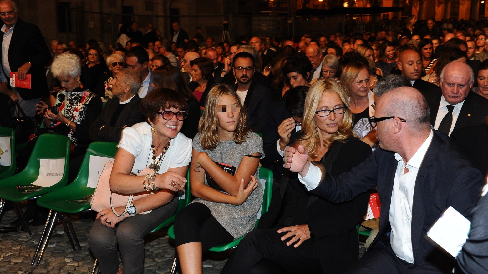 Nicoletta Mantovani con la figlia in prima fila alla serata omaggio a Pavarotti (foto Fiocchi)
