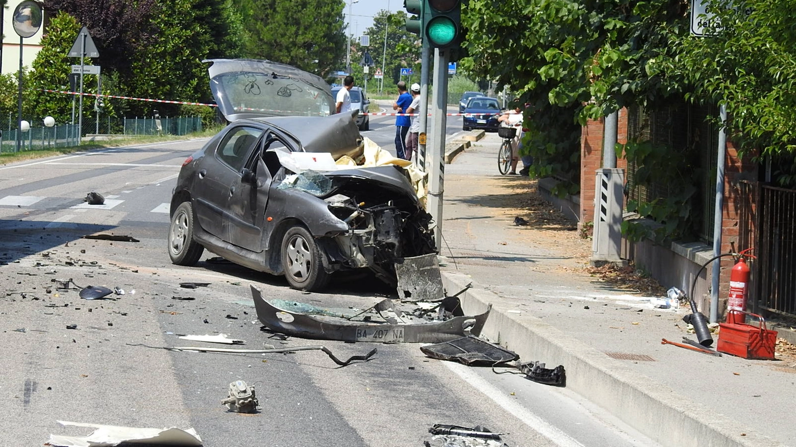 Incidente a Giovecca di Lugo, l'auto dopo lo schianto (foto Scardovi)