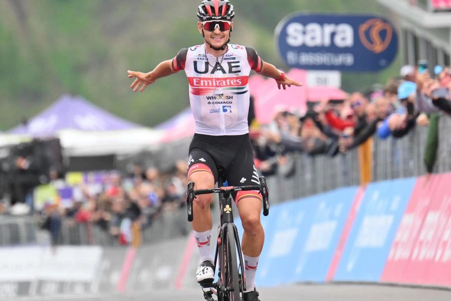 Alessandro Covi conquista la tappa 20 del Giro d'Italia 2022 (Ansa)