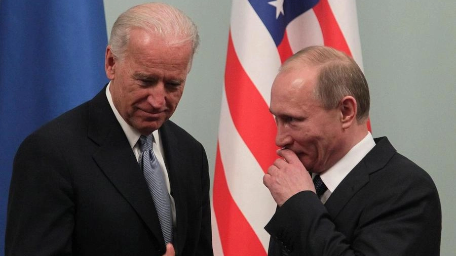 Dopo avergli dato del killer Biden potrebbe incontrare Putin all'estero
