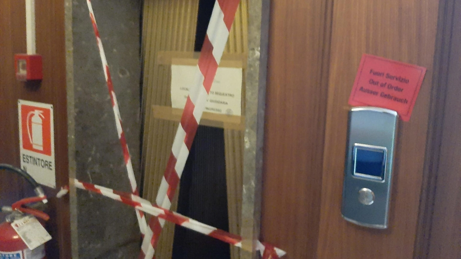 La porta dell'ascensore dove è avvenuto l'omicidio a Mestre