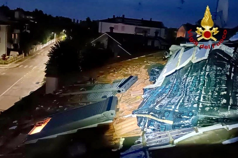 Danni da maltempo: un tetto scoperchiato in Emilia Romagna