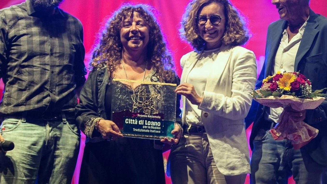 "Pioniera della musica tradizionale"  Premio internazionale  per Dina