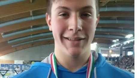 Michele Busa con la medaglia di Campione italiano Junior 1 conquistata a Riccione