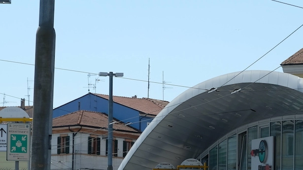 Piazza Ugo Bassi, capolinea della Conerobus e sede di una delle più grandi biglietterie