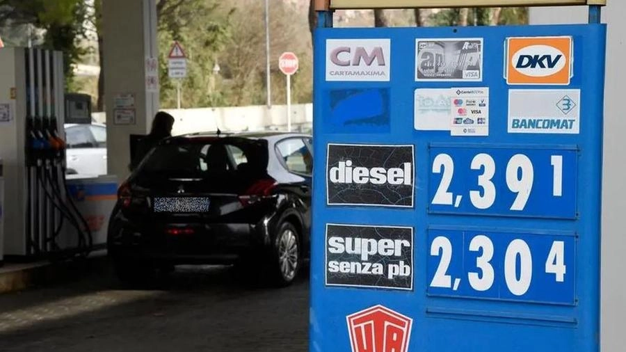 Il prezzo di benzina e diesel torna a salire