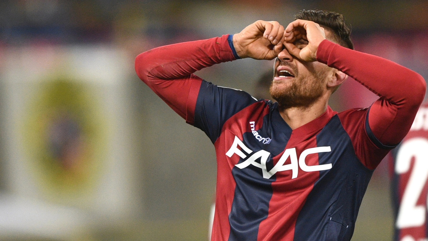 Bologna, l'esultanza di Mounier dopo il gol al Verona (LaPresse)