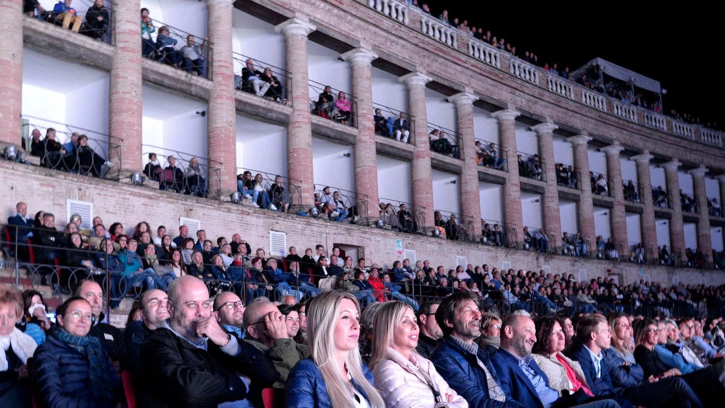 La 'Carmen' di Bizet apre le porte a una stagione #rossodesiderio. Poi spettacoli e musica d'autore: dai Kataklò a Gualazzi