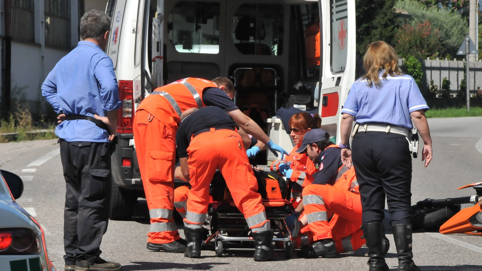 Incidente mortale a Monterenzio, ambulanza sul posto (immagine d'archivio)