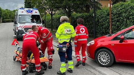 Scontro tra auto e  ciclista in viale Repubblica  Un ferito trasportato al Pronto Soccorso
