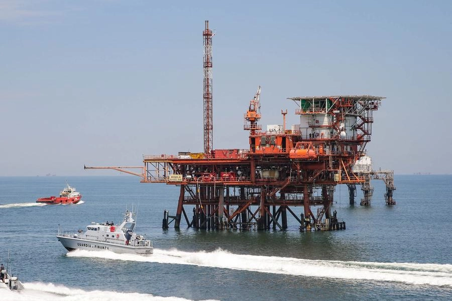 Una piattaforma di estrazione del gas sull'Adriatico