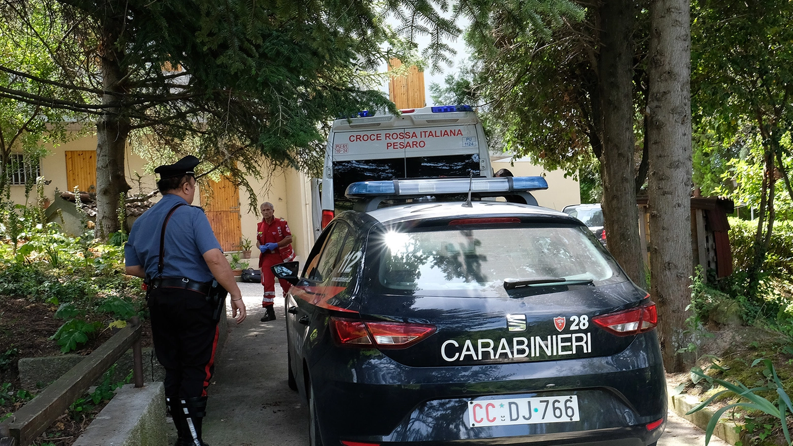 Carabinieri e 118 sul posto (FotoPrint)