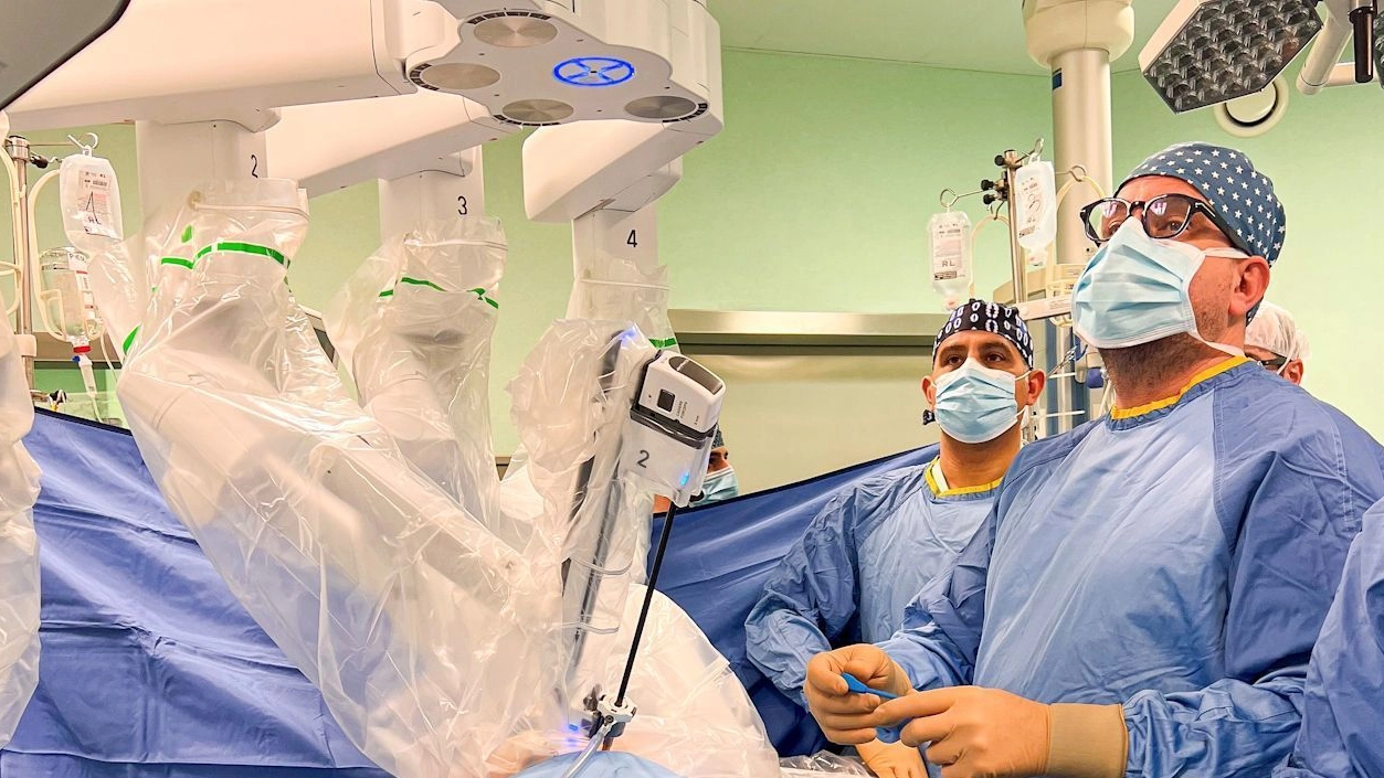 Il 17 gennaio è stato eseguito il primo intervento di chirurgia toracica con tecnica mini-invasiva, utilizzando il robot ‘Da Vinci’