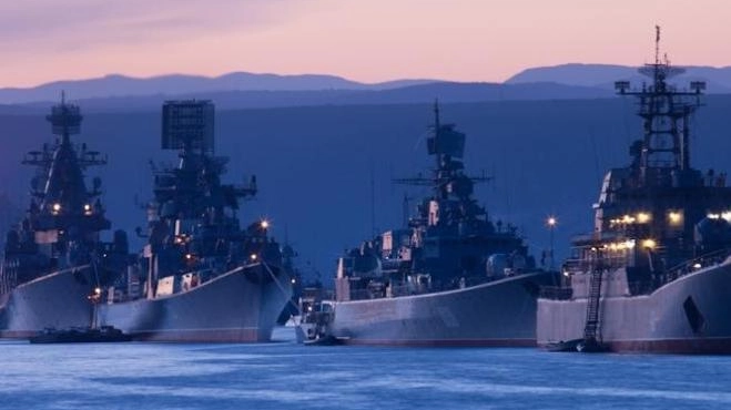 La flotta russa di Vladimir Putin durante un’esercitazione nel Mar Mediterraneo
