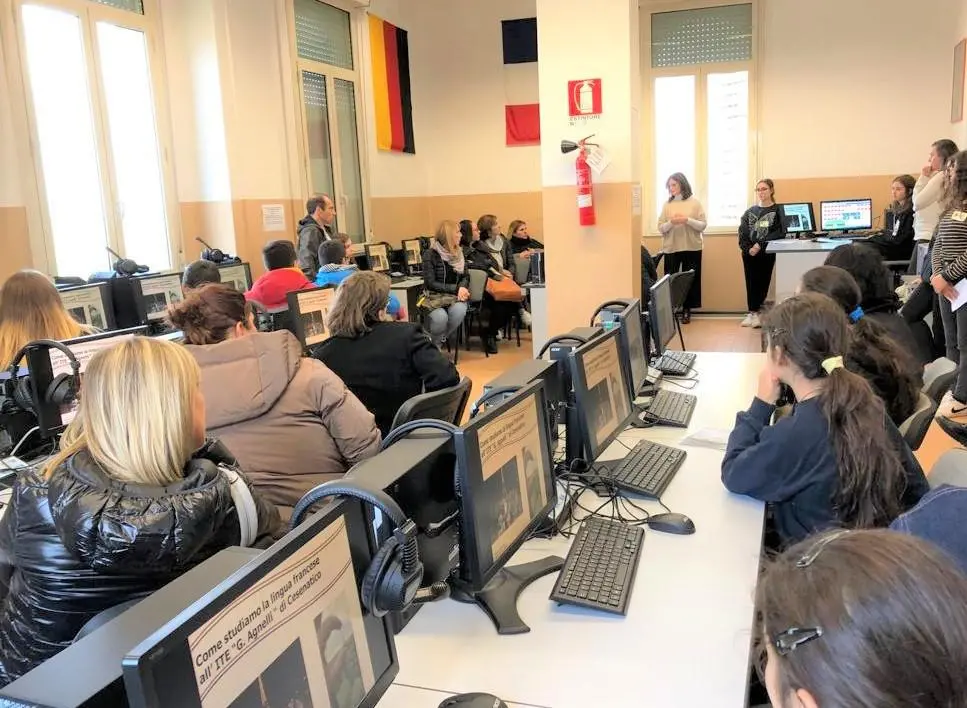 La Regione mette a disposizione computer per le scuole