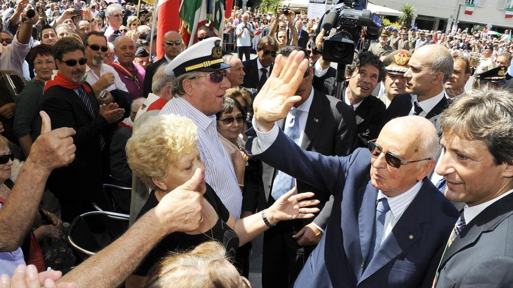 Addio a Napolitano. L’omaggio ai Tre Martiri e i ricordi di Fellini: "Ha amato Rimini"