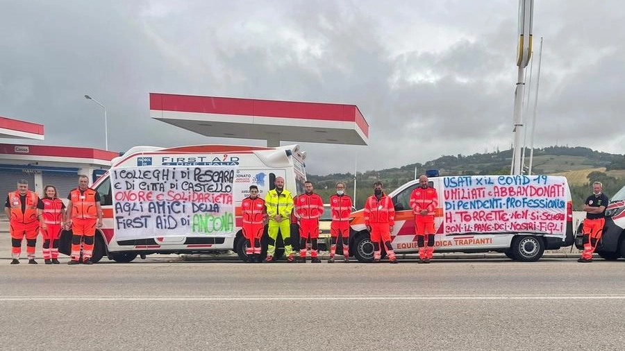 La protesta dei lavoratori di First Aid One ad Ancona delle scorse settimane 