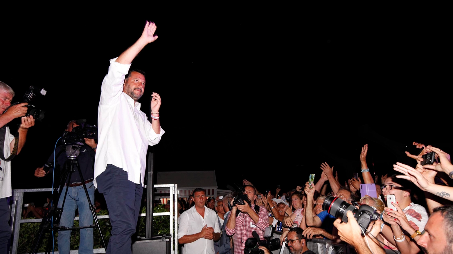 Matteo Salvini sul palco di Cervia