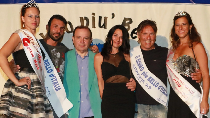 I vincitori del concorso, Luca Pilato è il secondo da sinistra