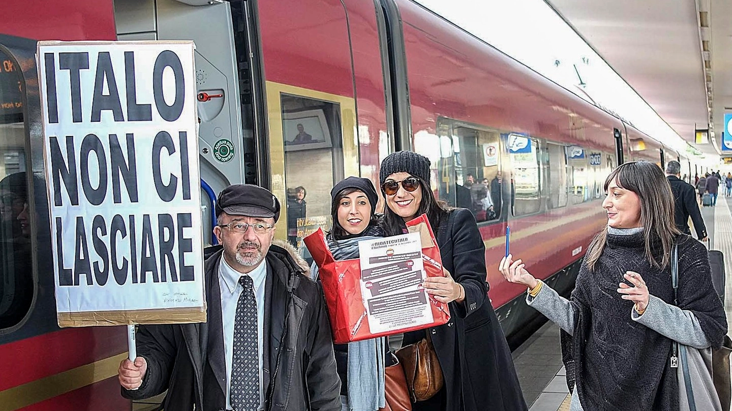 Piccola protesta pro Italo in stazione (foto PasqualeBove)