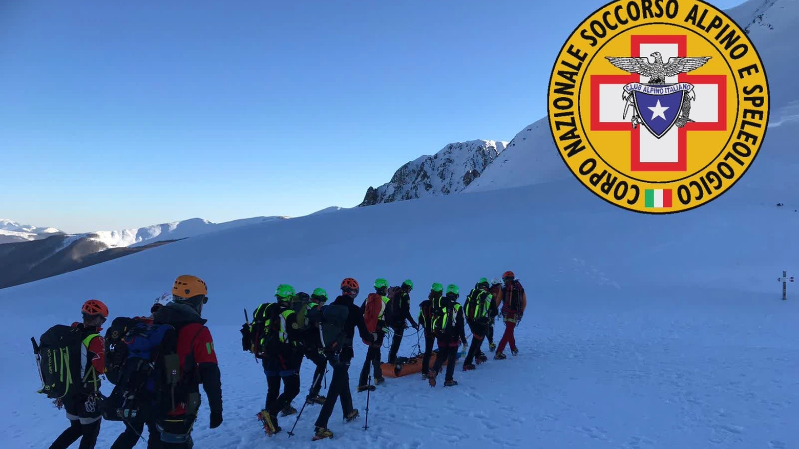 I 12 tecnici del soccorso alpino impegnati nel recupero della reggiana