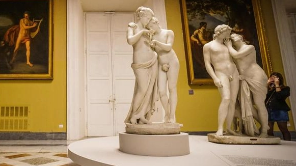 "Amore e Psiche", la scultura del Canova esposta nel Salone della Meridiana e nell'atrio del Museo archeologico nazionale per la mostra "Canova e l'antico" a Napoli