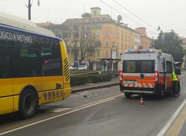 Morto l’anziano trascinato dal bus a Modena