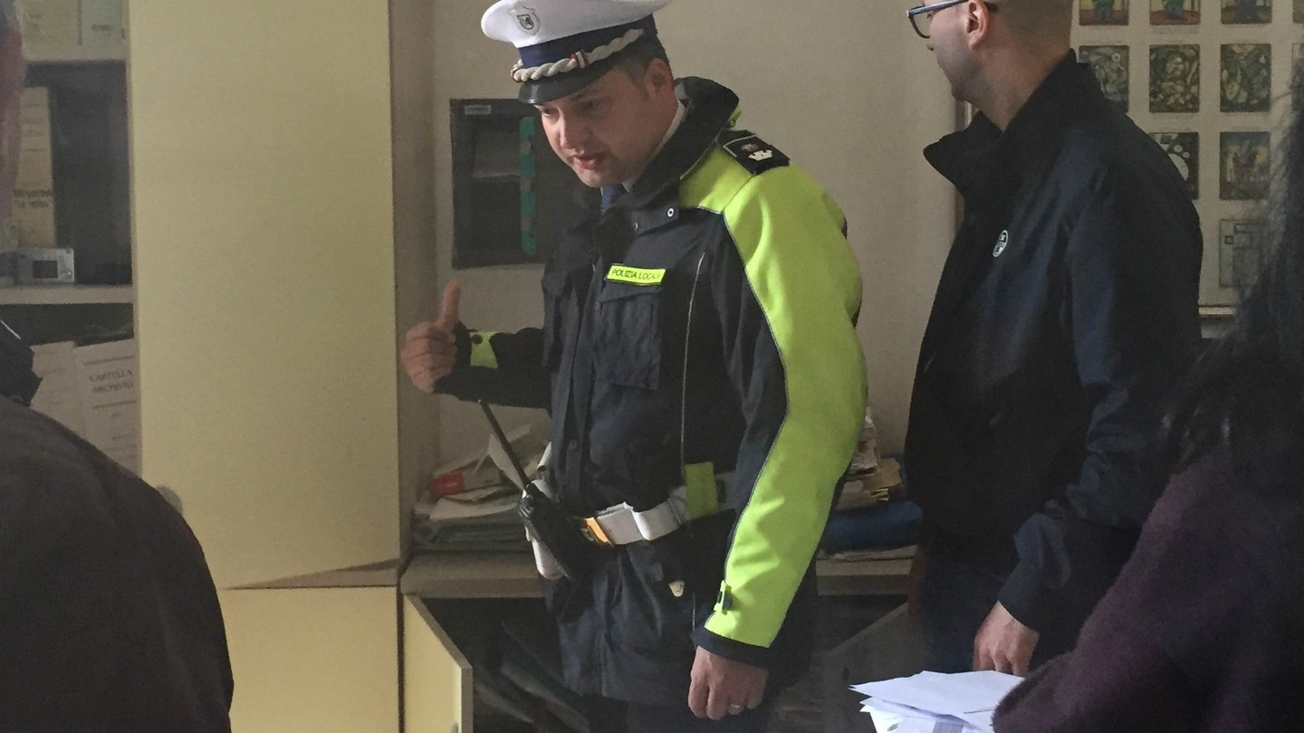 I controlli negli uffici comunali di Porto Sant’Elpidio presi di mira dai ladri (Foto Colibazzi)