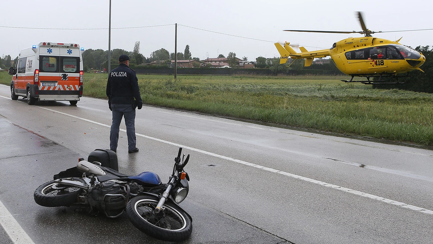 Motociclista muore in via Naviglio a Ravenna (foto Zani)