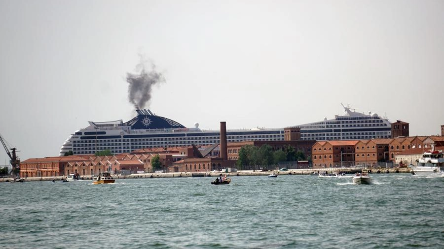 Venezia, grandi navi: ecco il bando per le idee sui nuovi attracchi