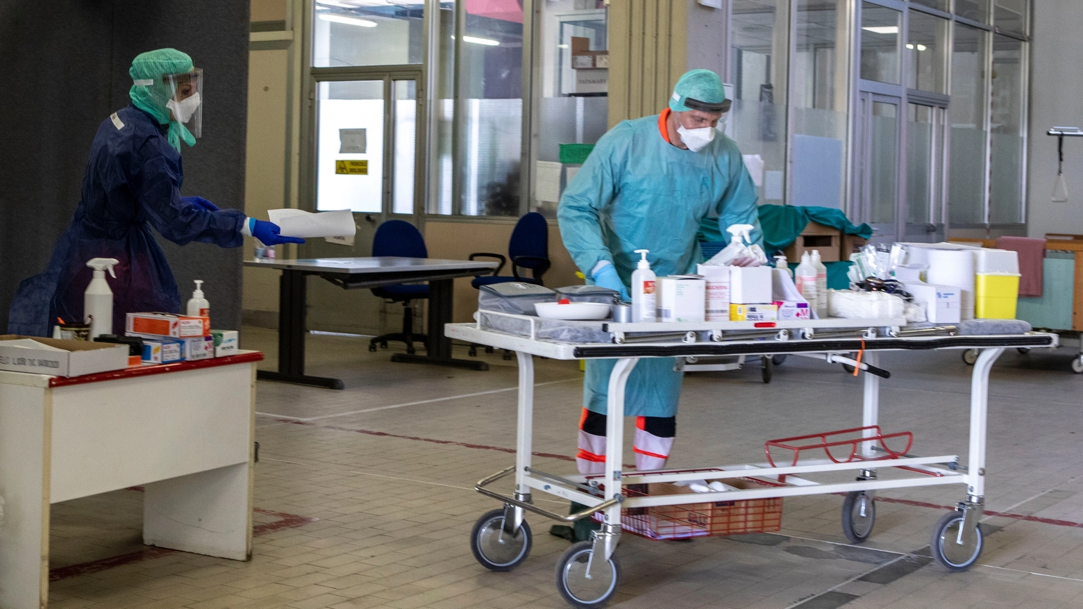 Medici al lavoro in un reparto specializzato per Coronavirus (Foto Imagoeconomica)