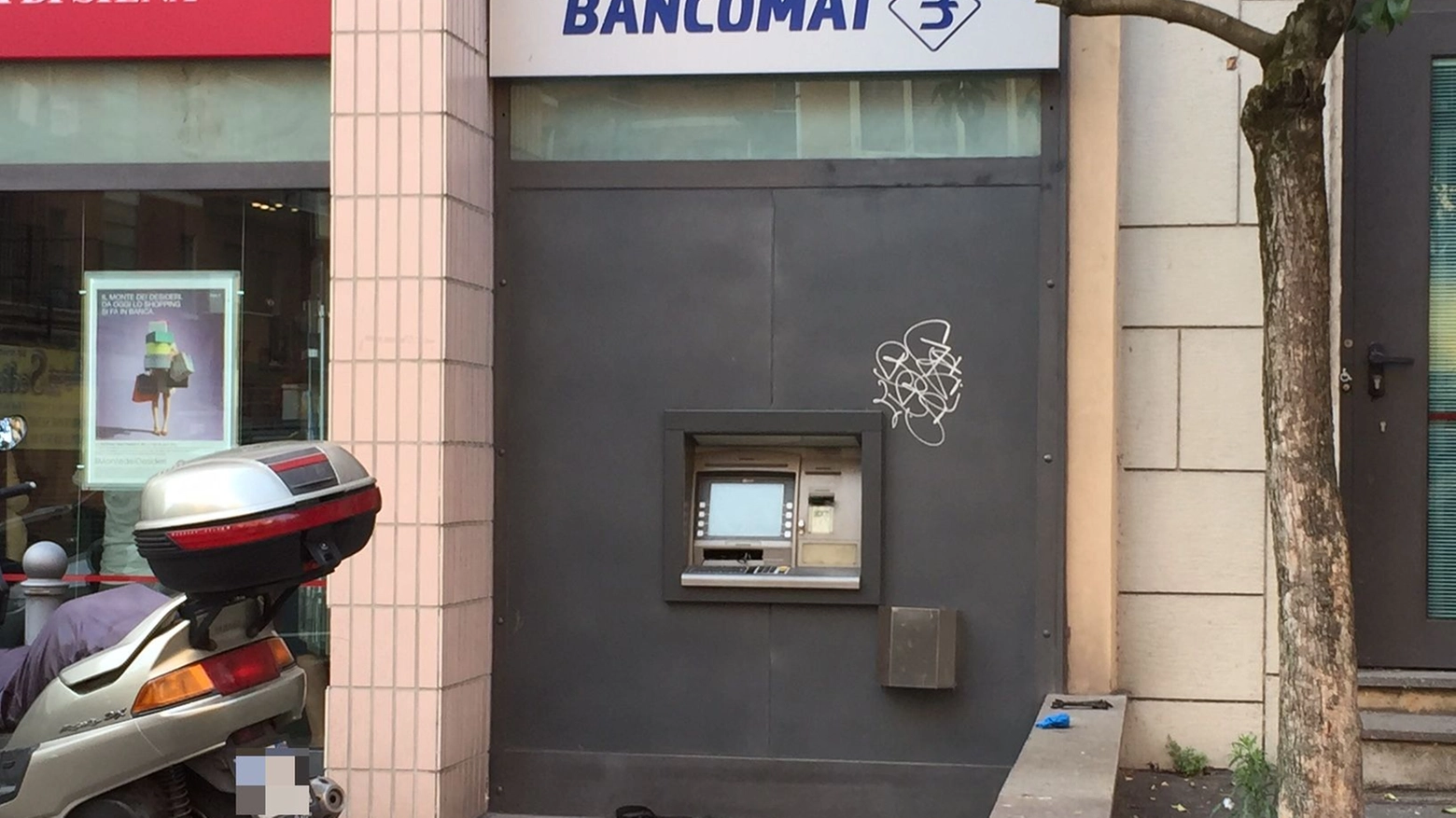 Bologna, sparatoria in via Dagnini: fallisce l'assalto a un bancomat