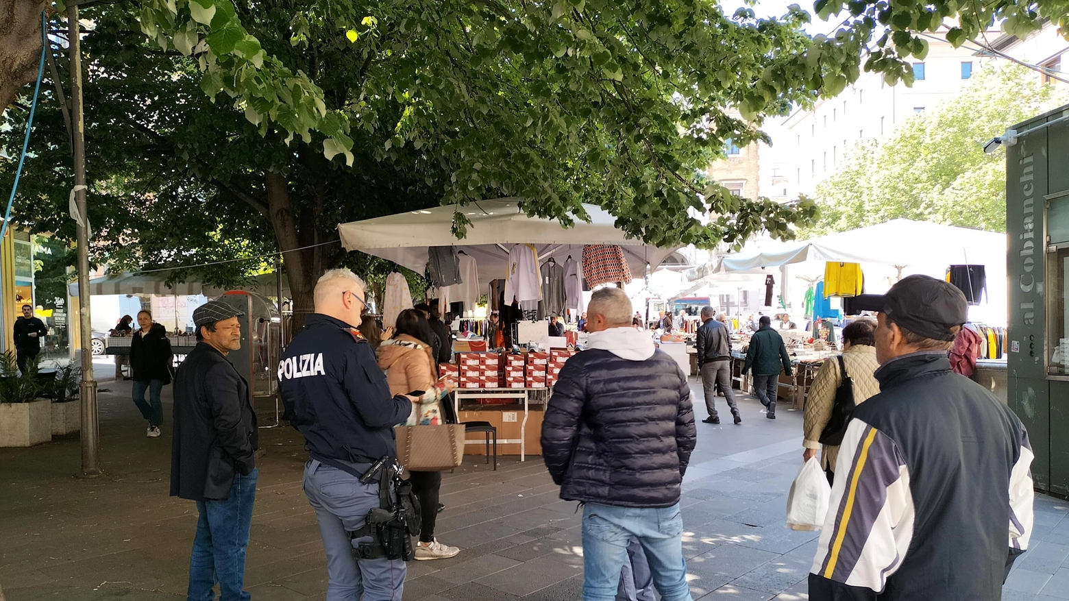 Guardie e ladri in centro  "Piazza Roma è insicura  Siamo ostaggio di bande"