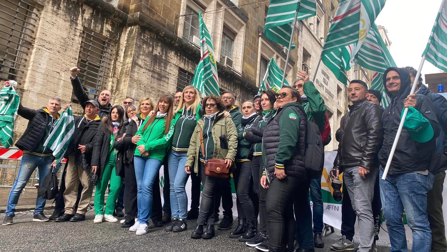 La protesta davanti al Ministero a Roma dei sindacati