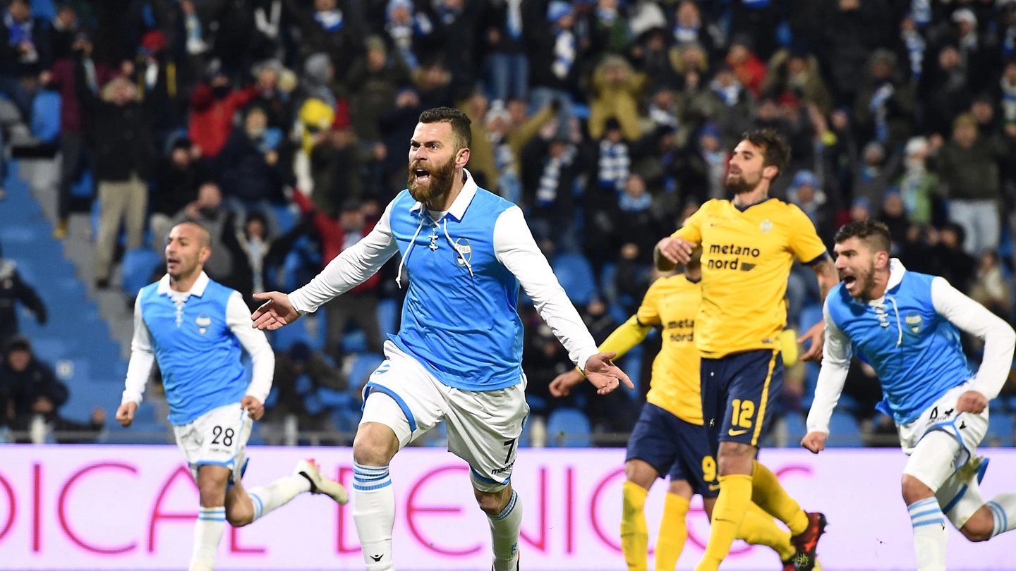 Spal-Verona 2-2, Antenucci esulta dopo il gol del pari (LaPresse)