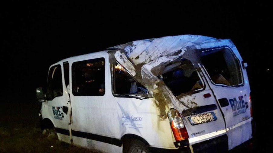 Incidente a Cadelbosco Sotto, il furgone dopo la sbandata