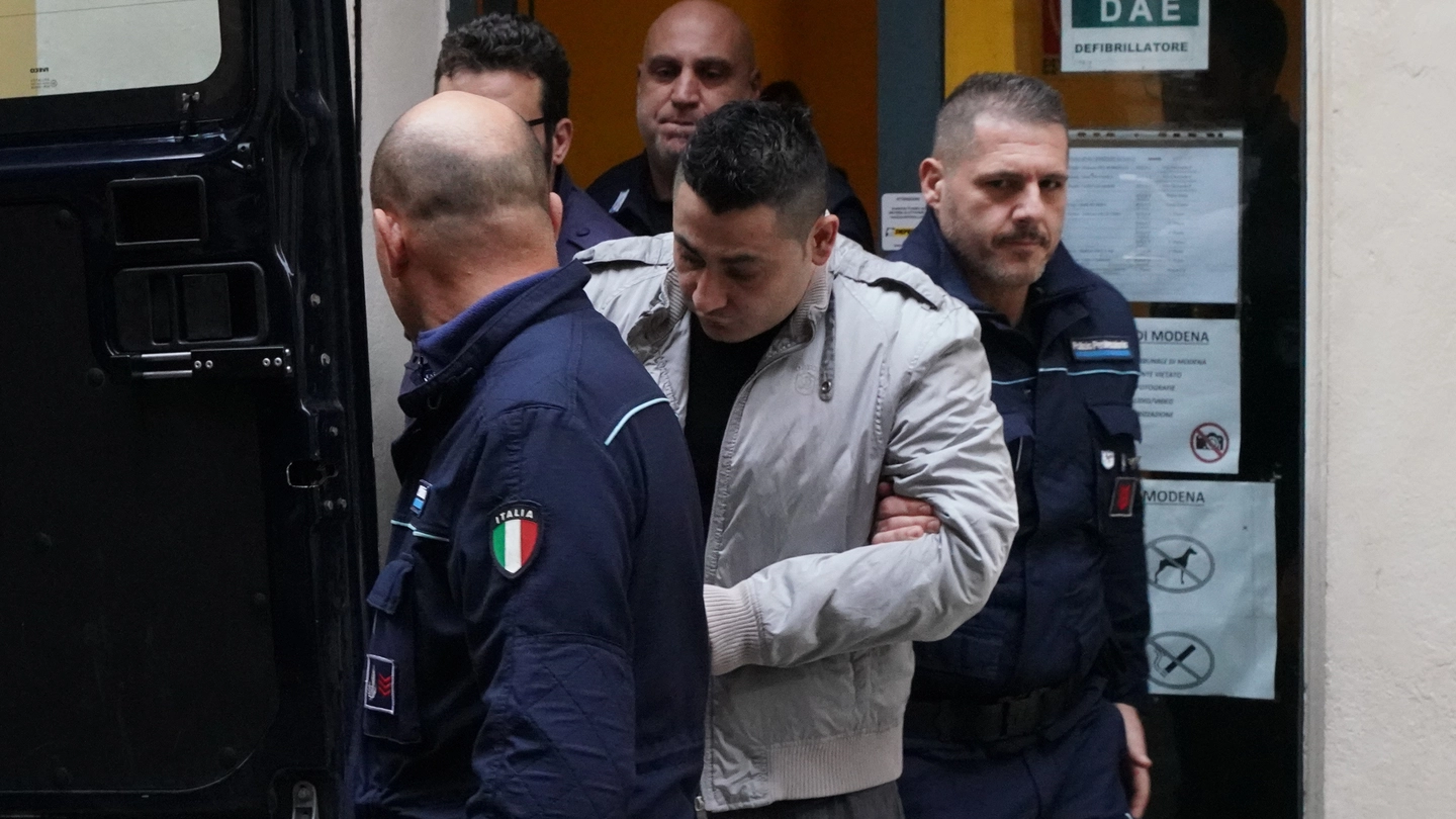Al centro, l'ex cuoco Raffaele Esposito condannato all'ergastolo (FotoFiocchi)